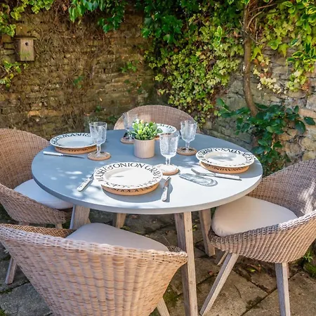 2 Candlemas Cottage Bourton-on-the-Water Exterior photo